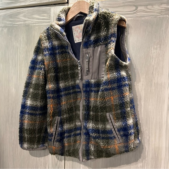 GUC Mini Boden Plaid fleece coat with zip off sleeves  size 6/7
Coat to vest - Picture 6 of 6